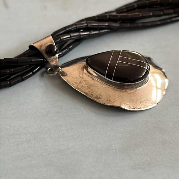 Elegant Black and Silver Pendant Necklace - Picture 4 of 5